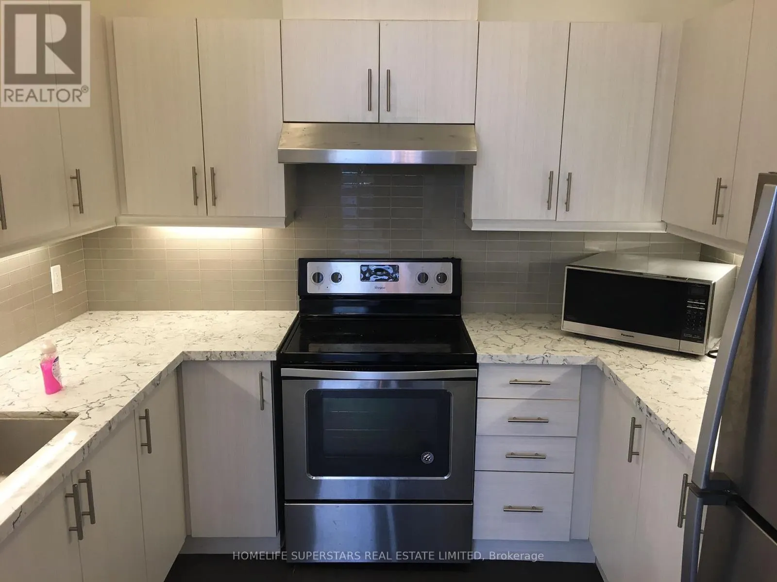 305 - 10 WILLISON SQUARE N