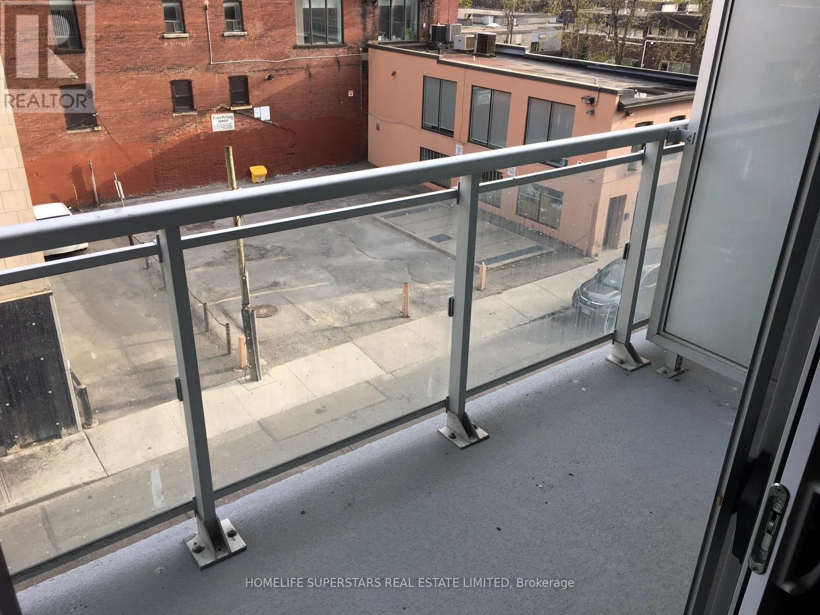 305 - 10 WILLISON SQUARE N