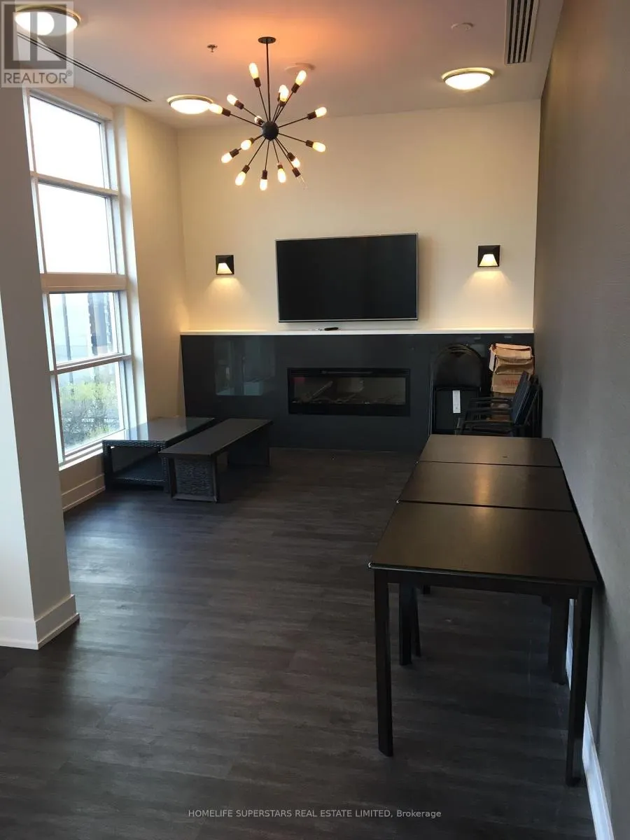 305 - 10 WILLISON SQUARE N