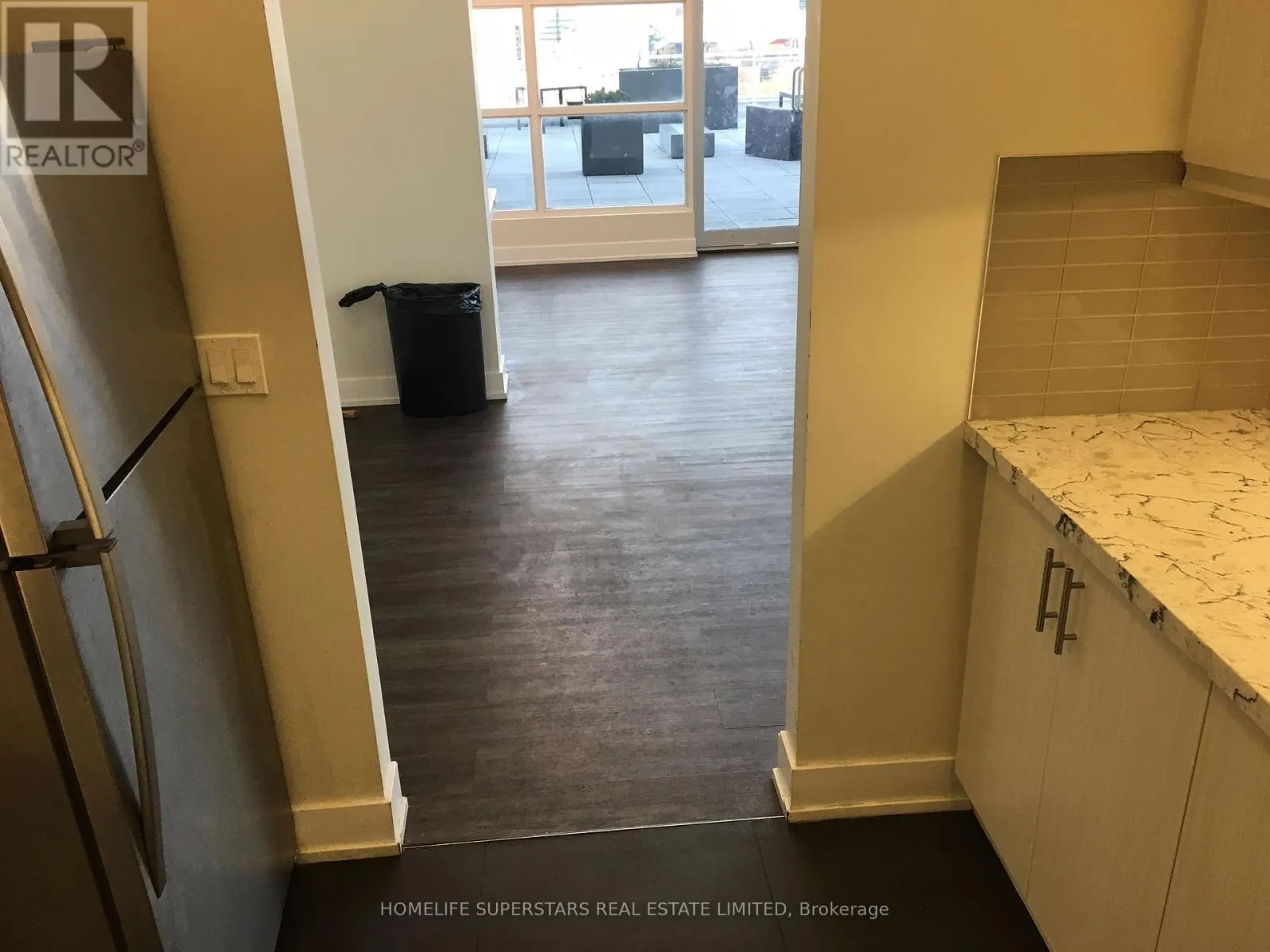 305 - 10 WILLISON SQUARE N