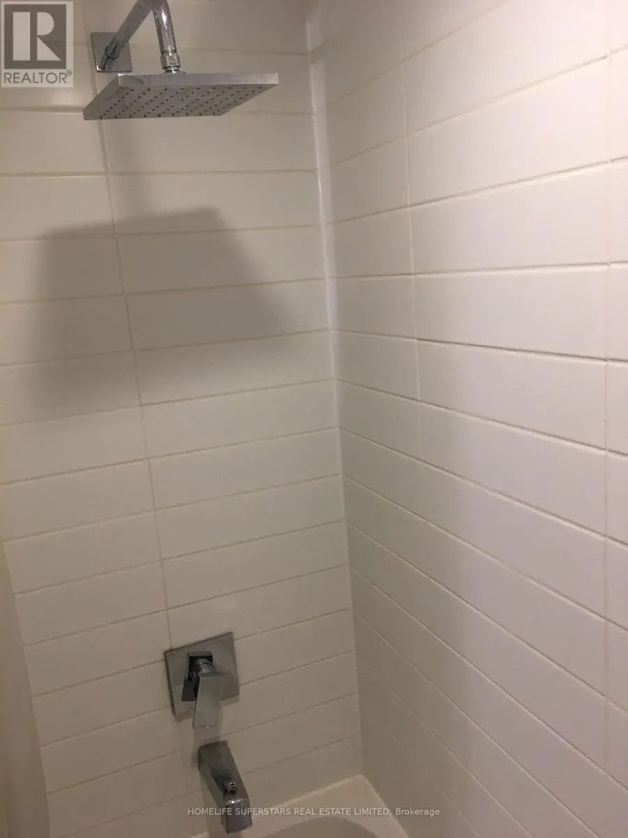 305 - 10 WILLISON SQUARE N