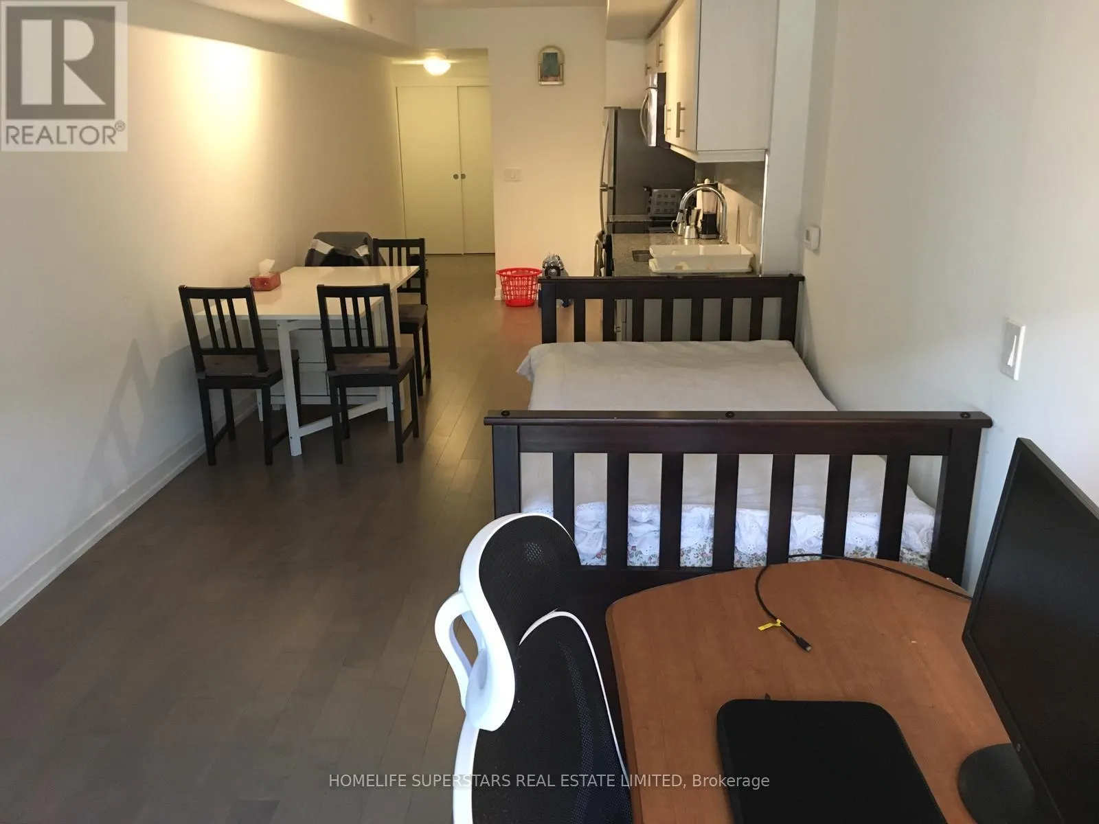 305 - 10 WILLISON SQUARE N