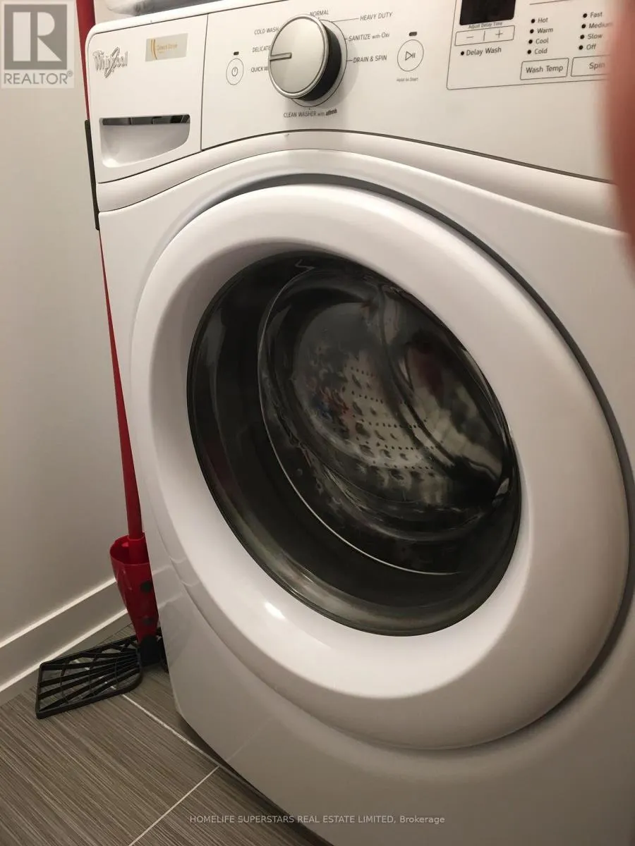 305 - 10 WILLISON SQUARE N