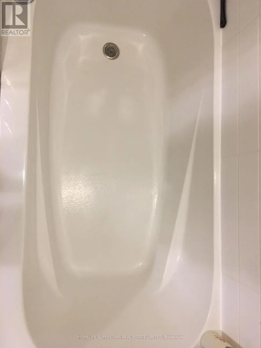 305 - 10 WILLISON SQUARE N