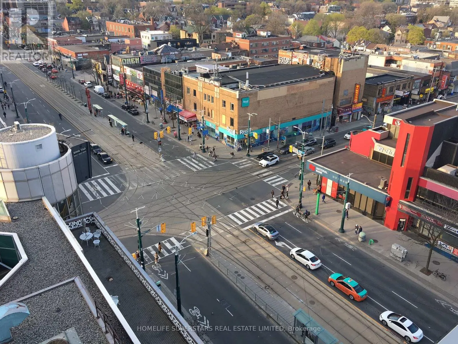 305 - 10 WILLISON SQUARE N