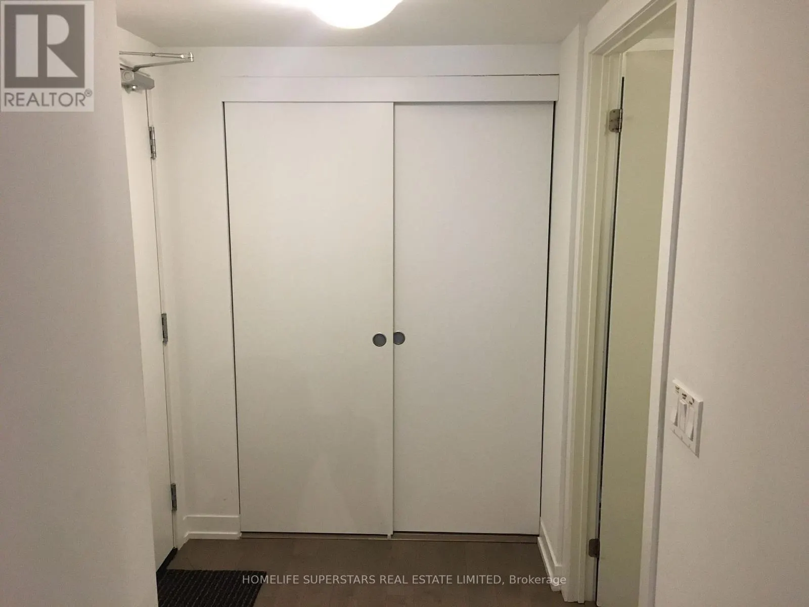 305 - 10 WILLISON SQUARE N