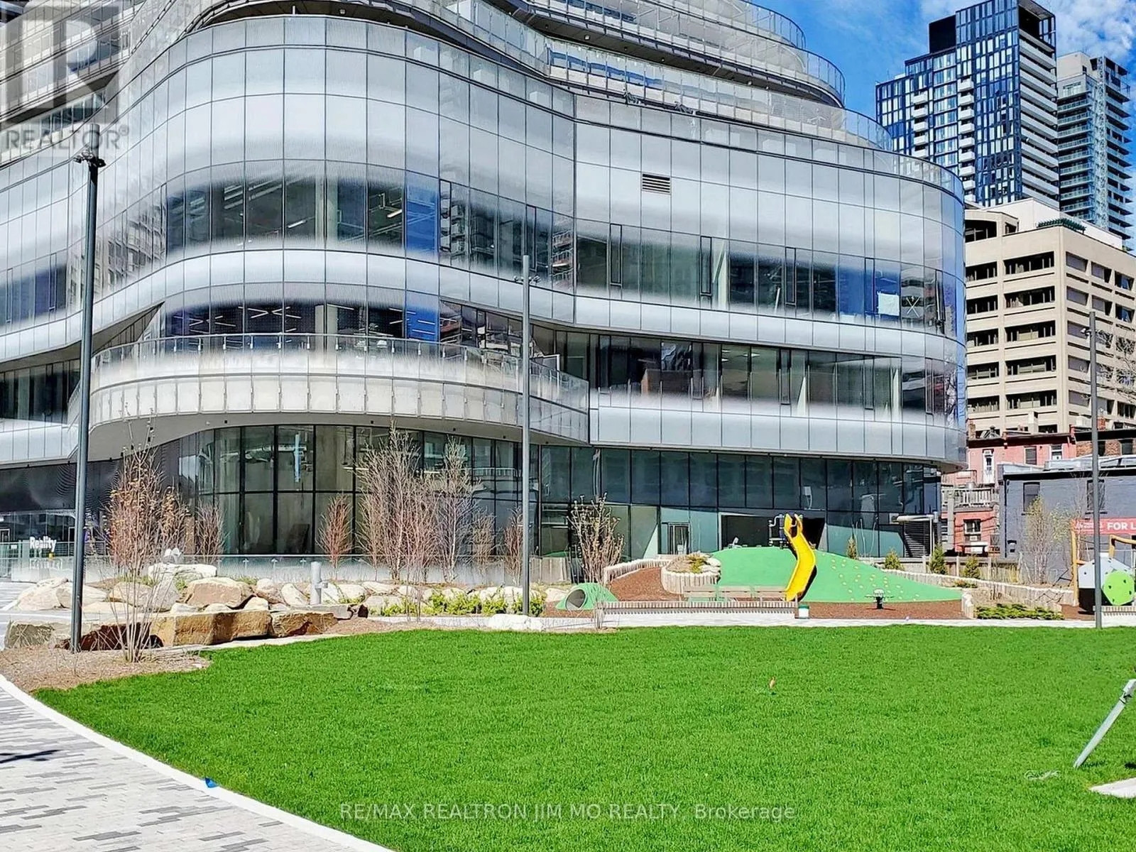 1208 - 11 WELLESLEY STREET W