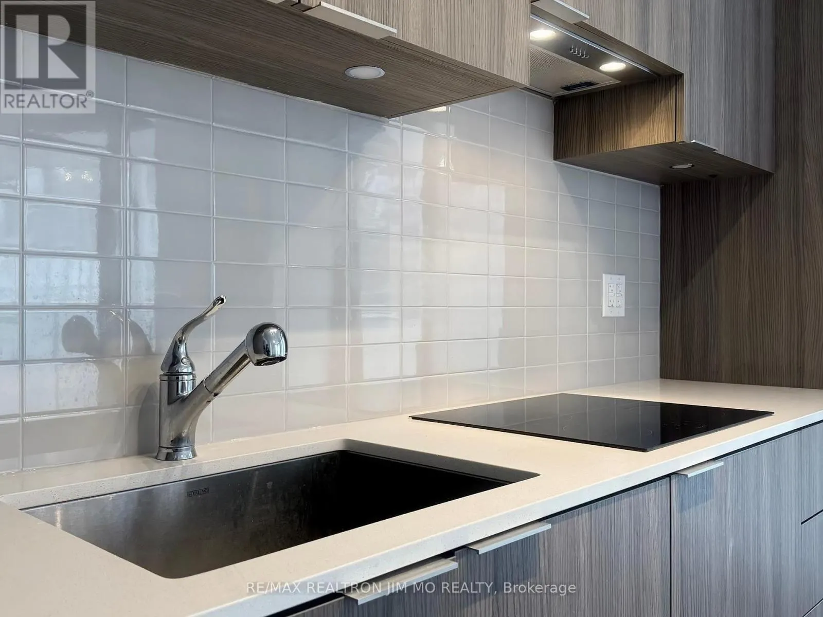 1208 - 11 WELLESLEY STREET W