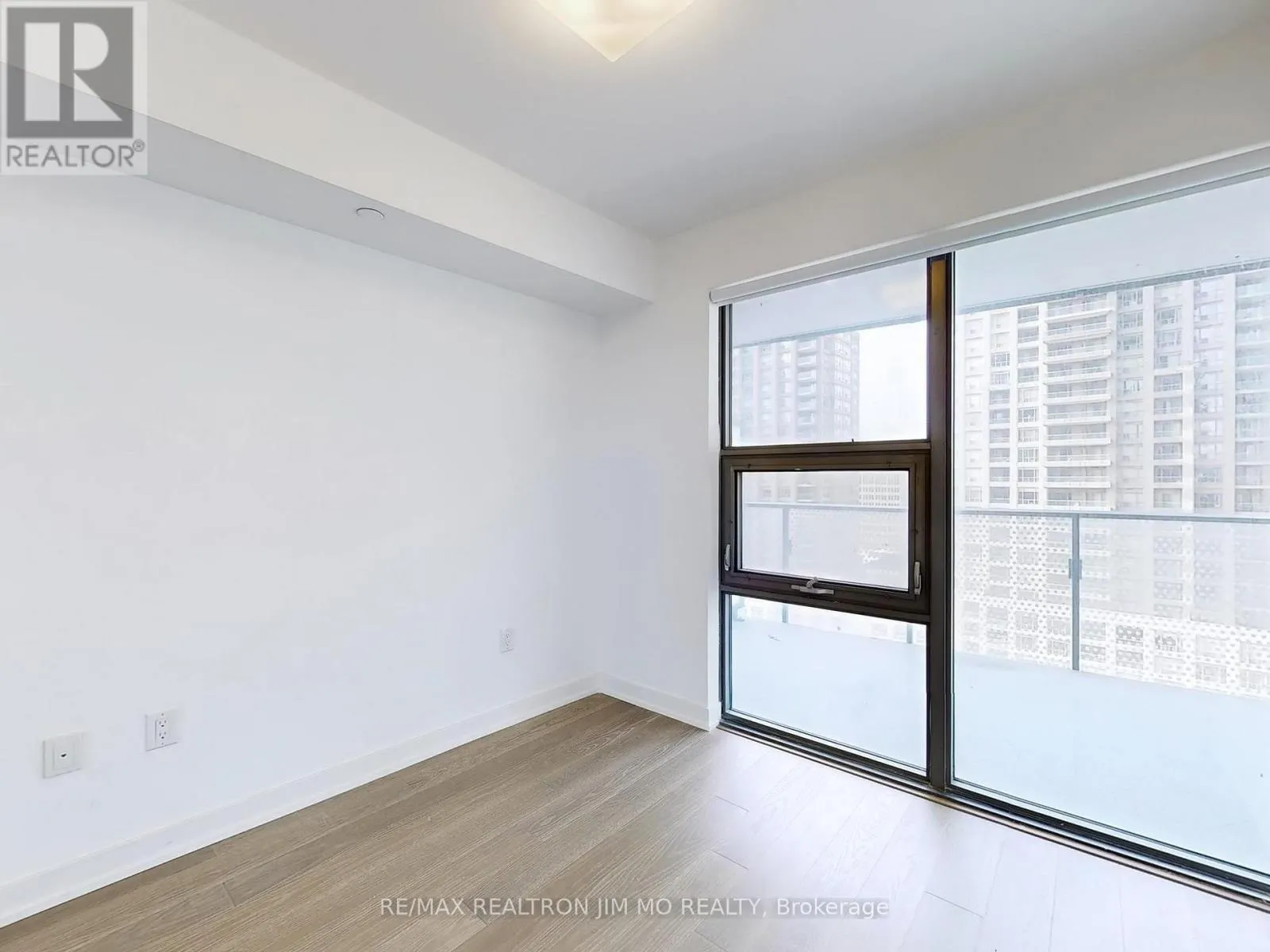 1208 - 11 WELLESLEY STREET W