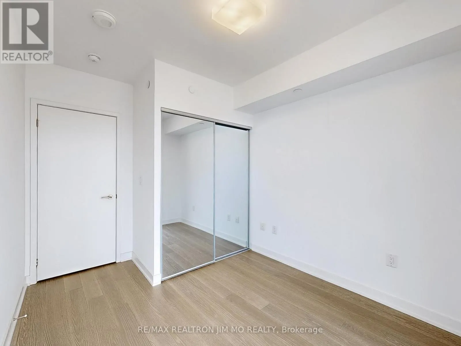 1208 - 11 WELLESLEY STREET W