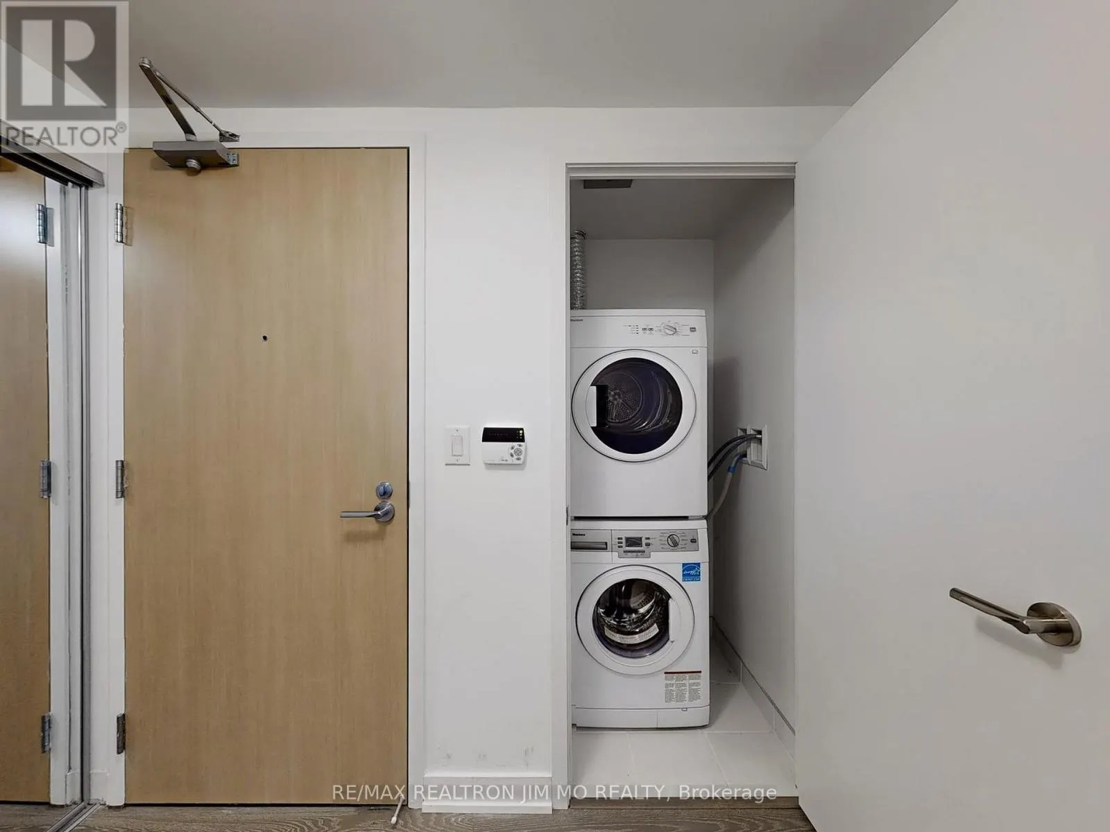 1208 - 11 WELLESLEY STREET W