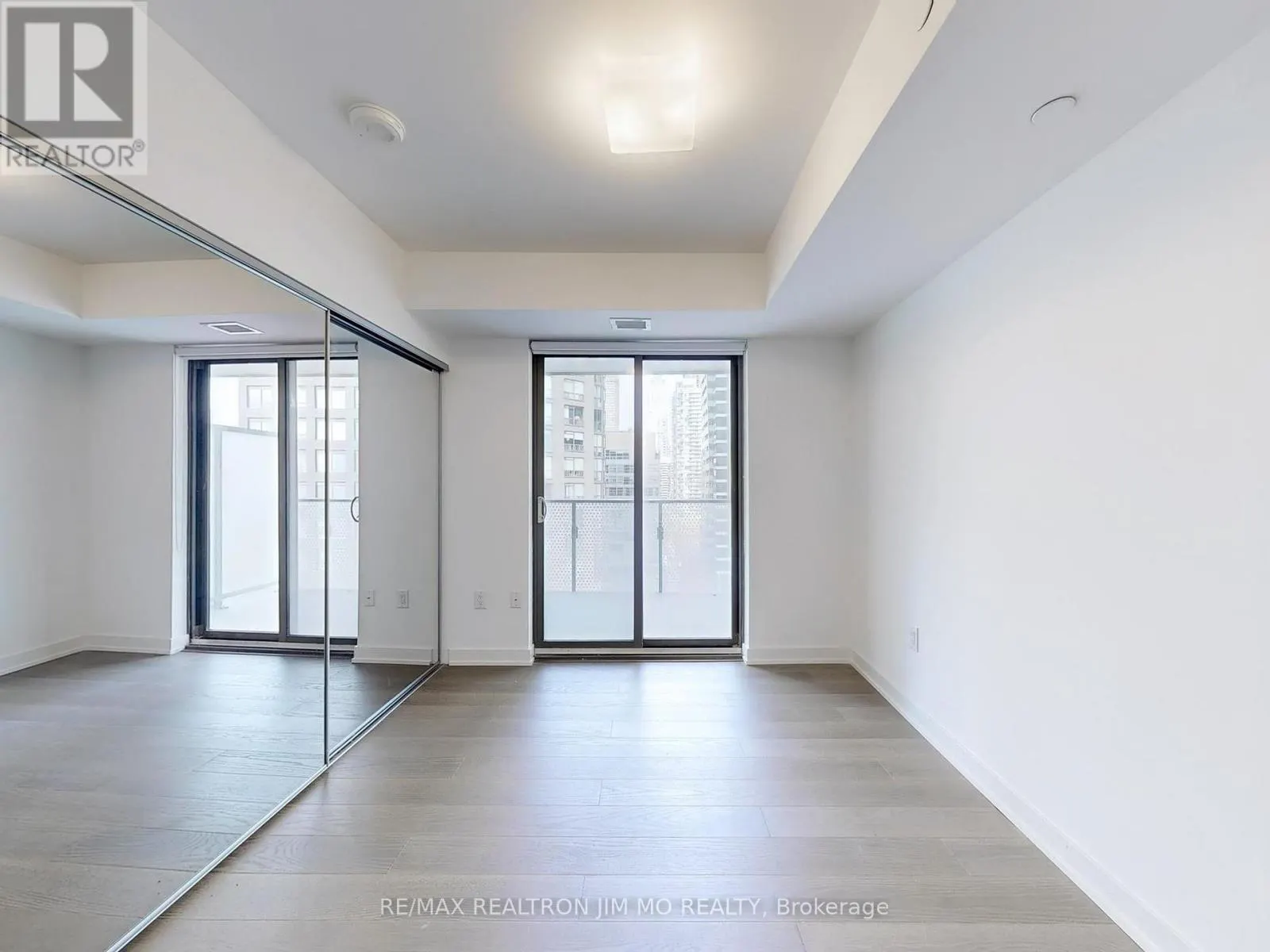 1208 - 11 WELLESLEY STREET W