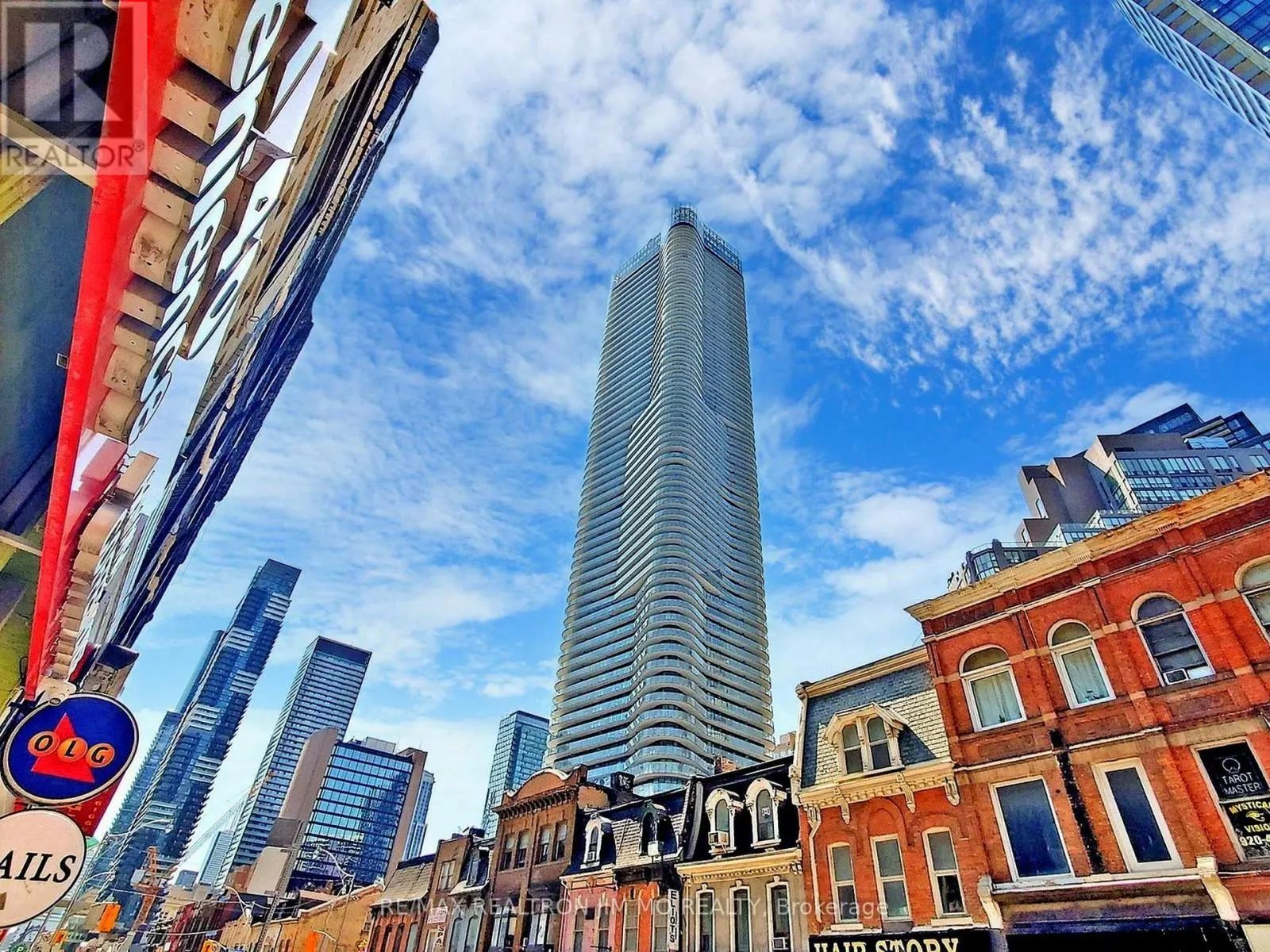 1208 - 11 WELLESLEY STREET W