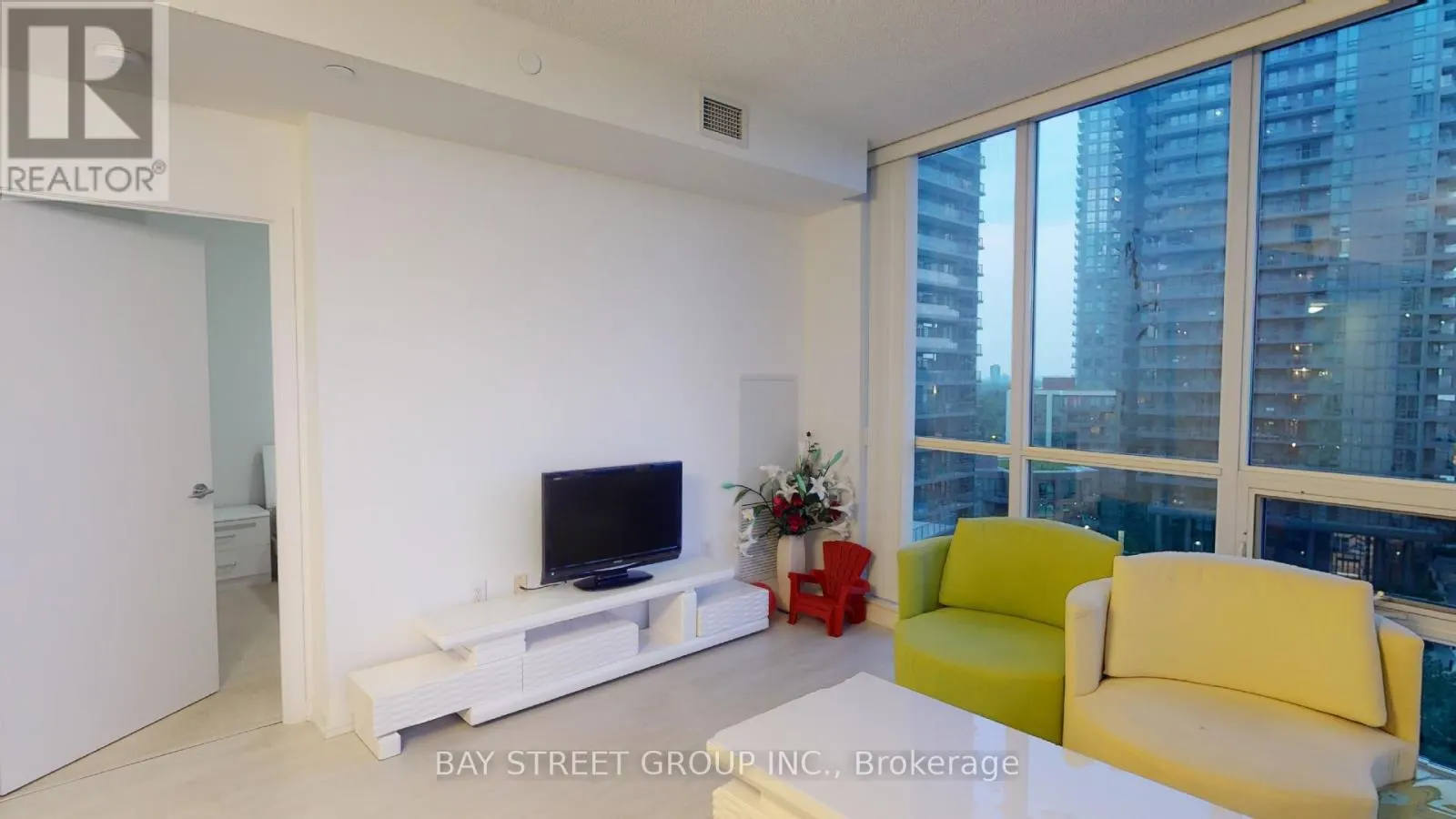 709 - 62 FOREST MANOR ROAD