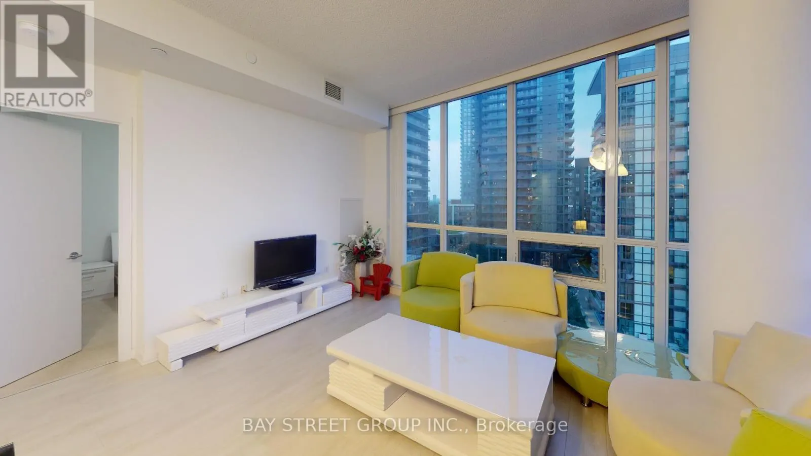 709 - 62 FOREST MANOR ROAD