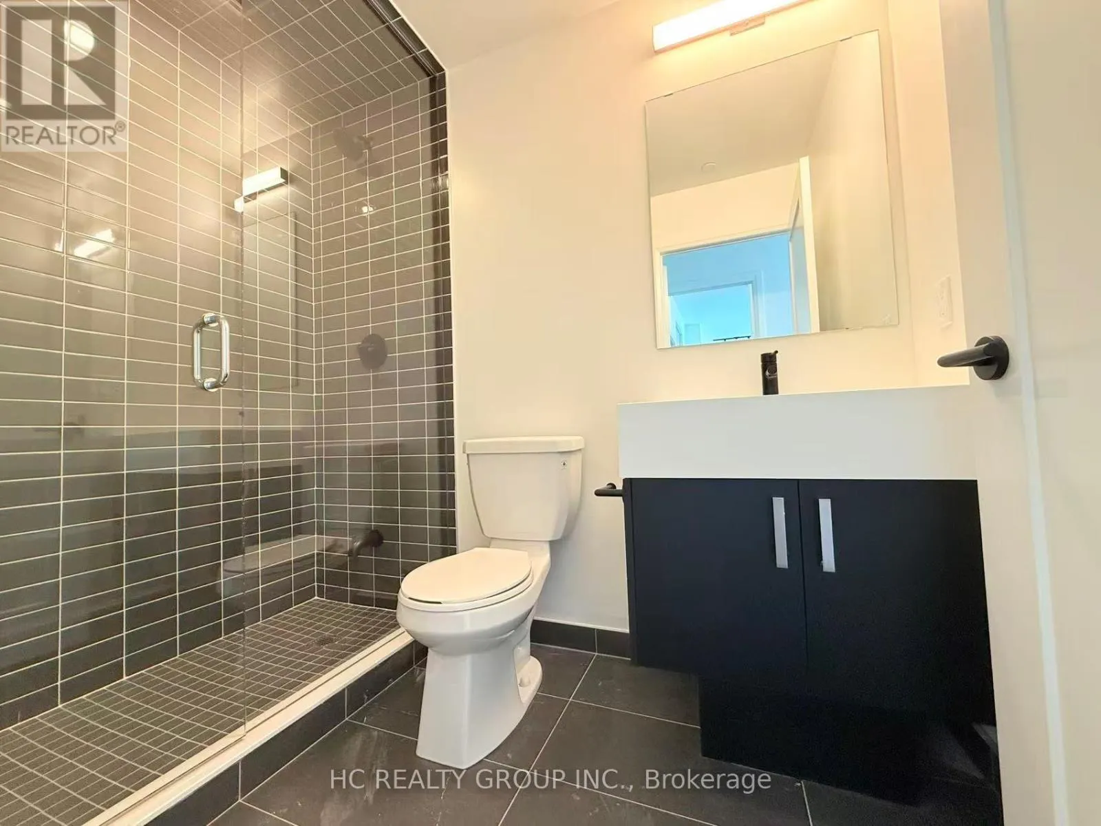 2005 - 280 DUNDAS STREET W