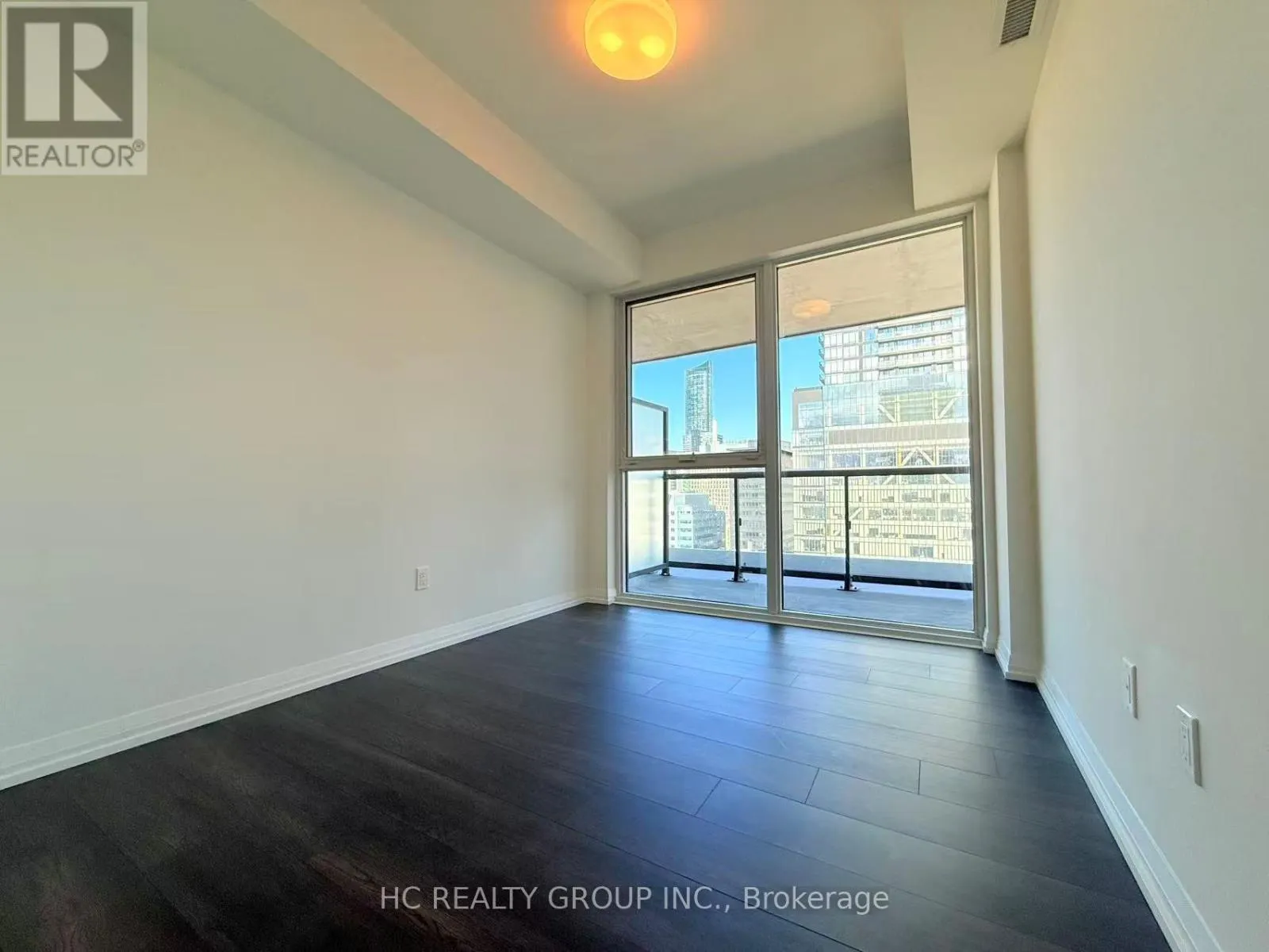 2005 - 280 DUNDAS STREET W