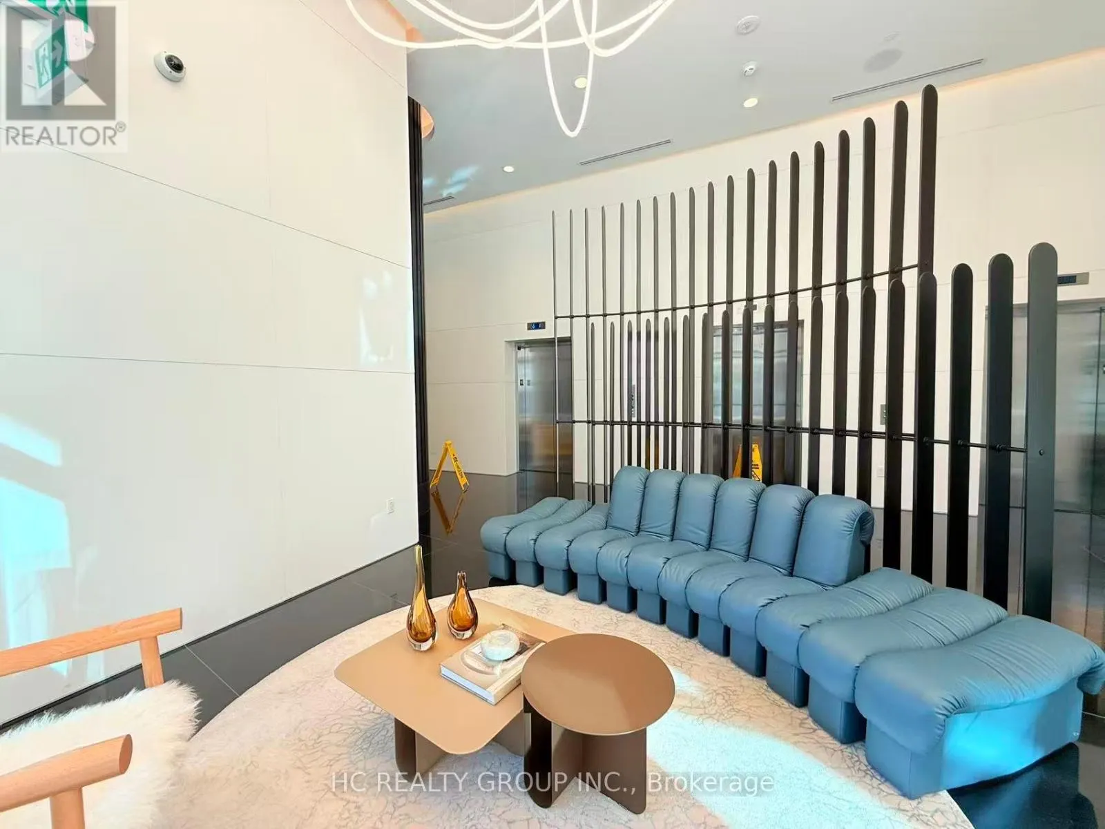 2005 - 280 DUNDAS STREET W