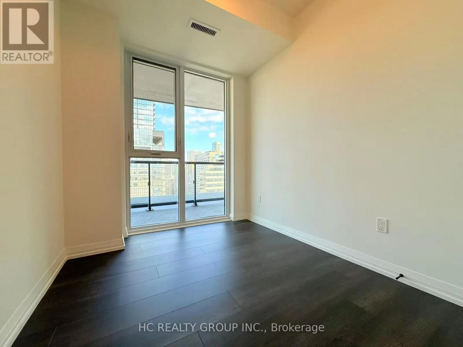 2005 - 280 DUNDAS STREET W