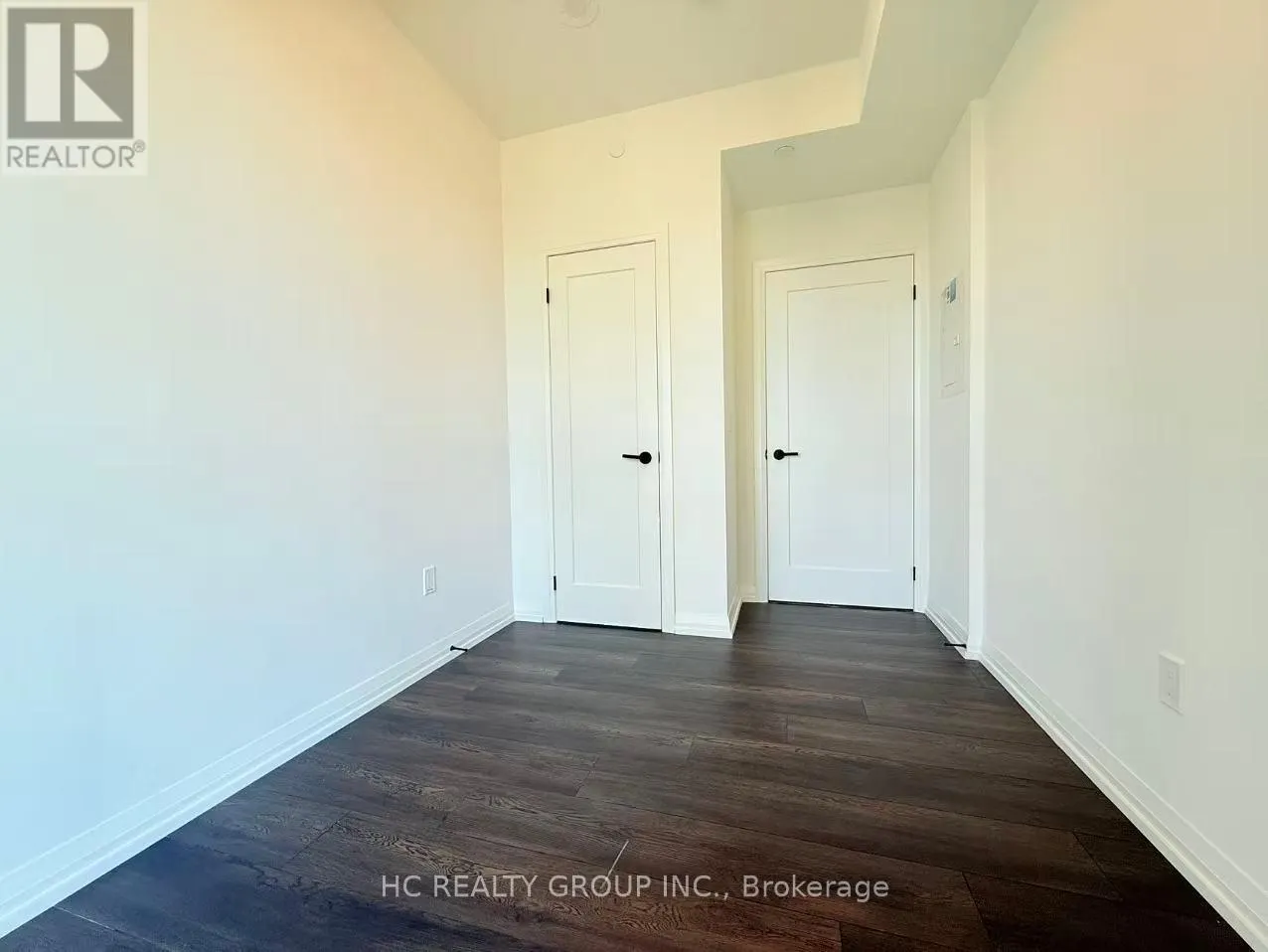 2005 - 280 DUNDAS STREET W