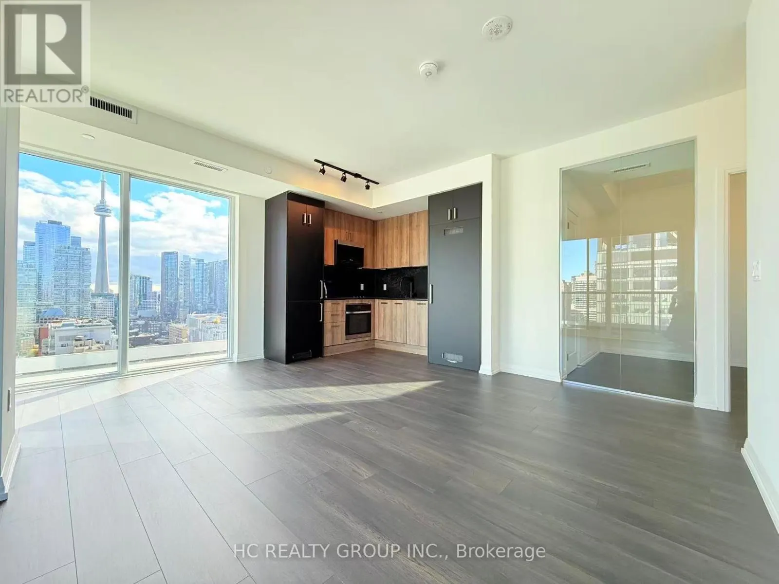 2005 - 280 DUNDAS STREET W