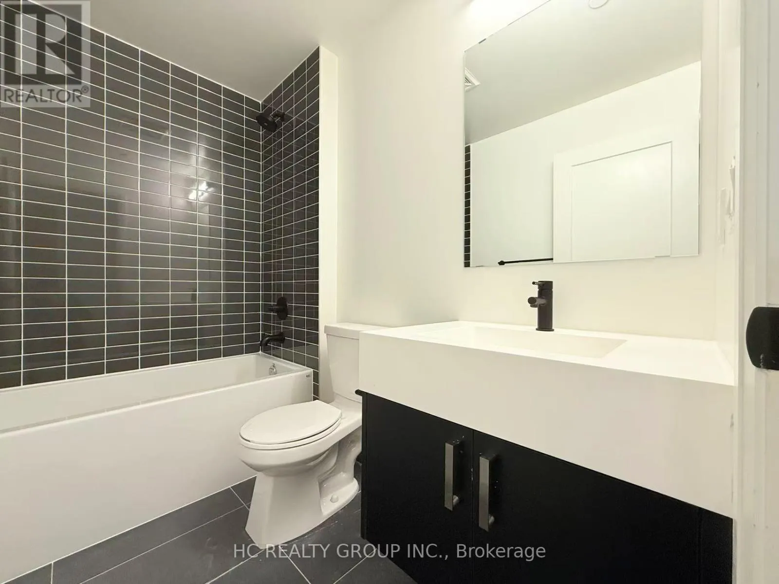 2005 - 280 DUNDAS STREET W