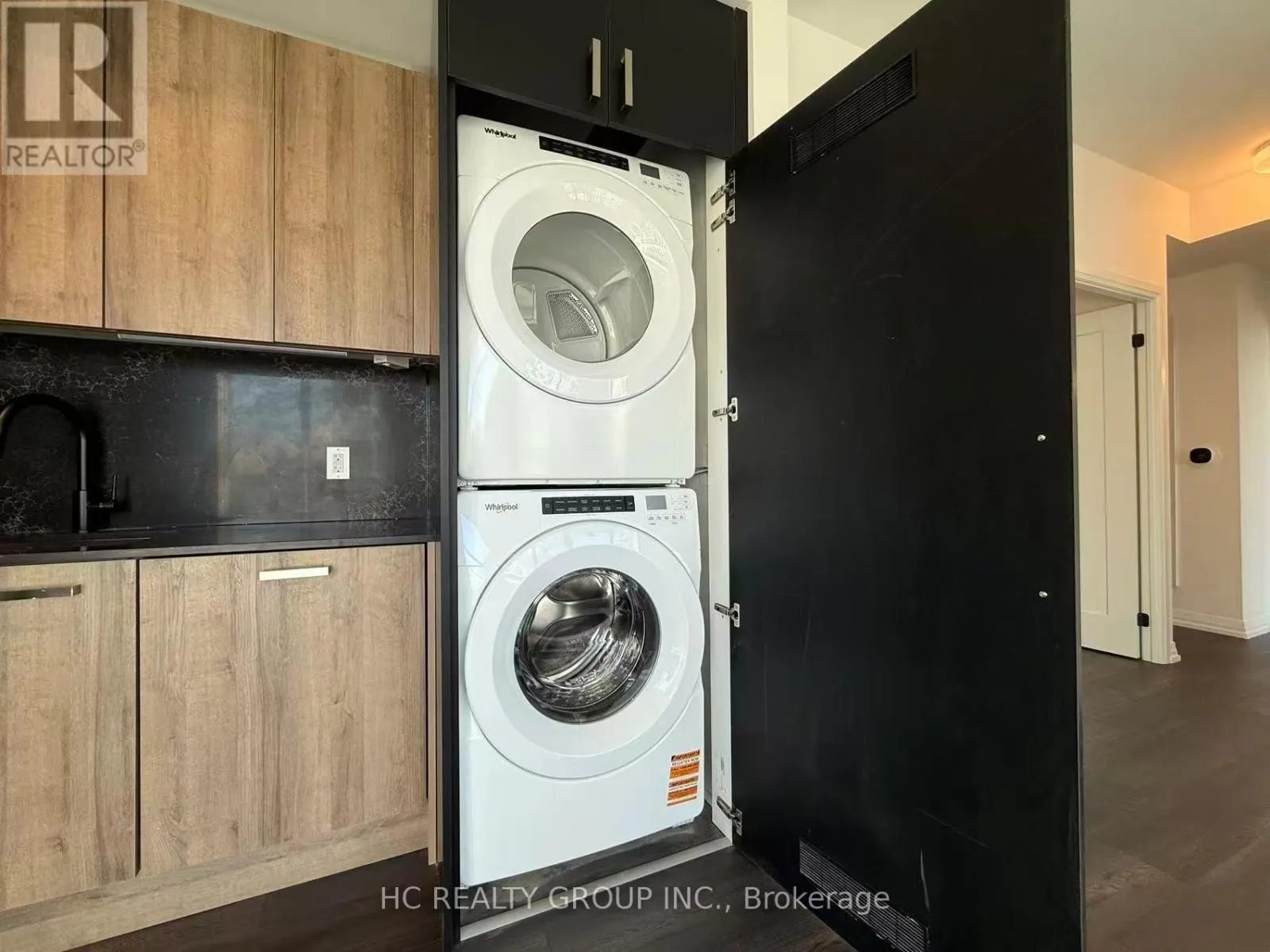 2005 - 280 DUNDAS STREET W