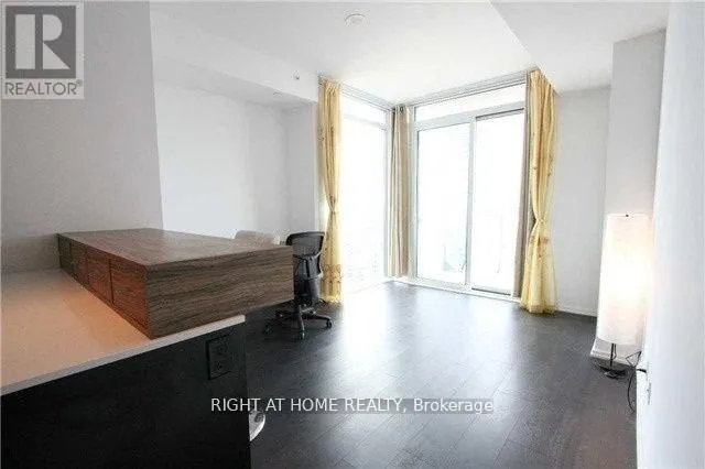 2401 - 75 ST NICHOLAS STREET