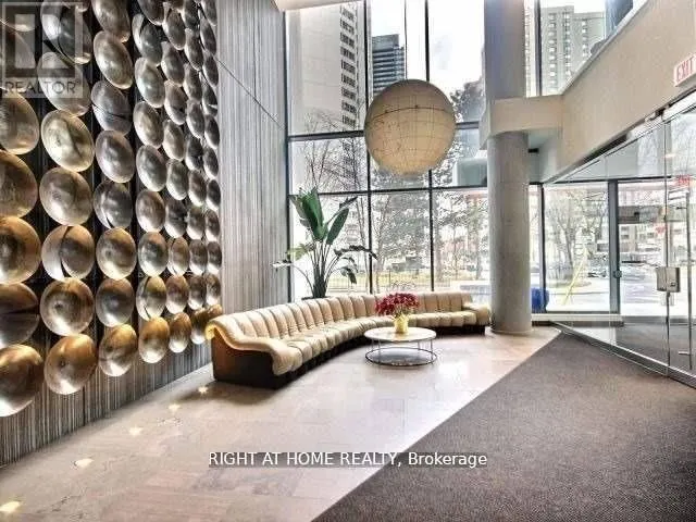 2401 - 75 ST NICHOLAS STREET