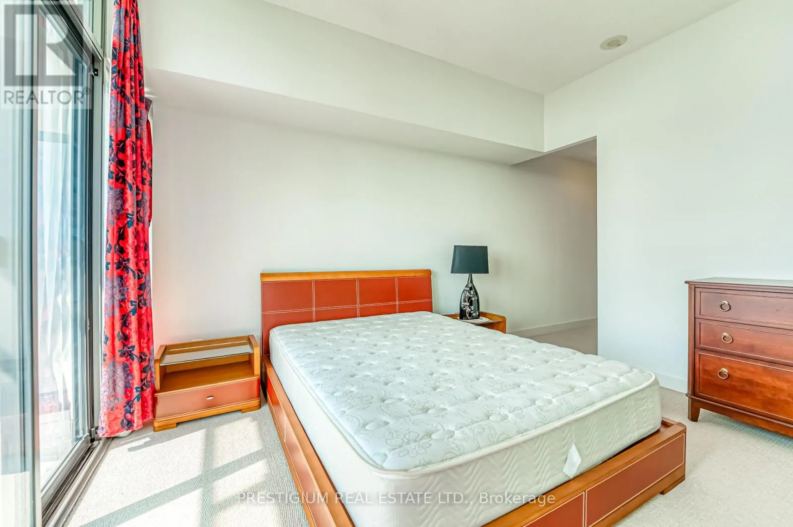 3704 - 33 CHARLES STREET E