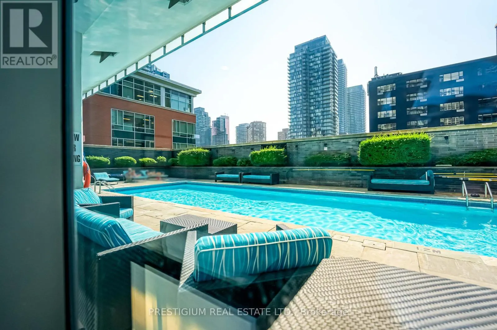 3704 - 33 CHARLES STREET E