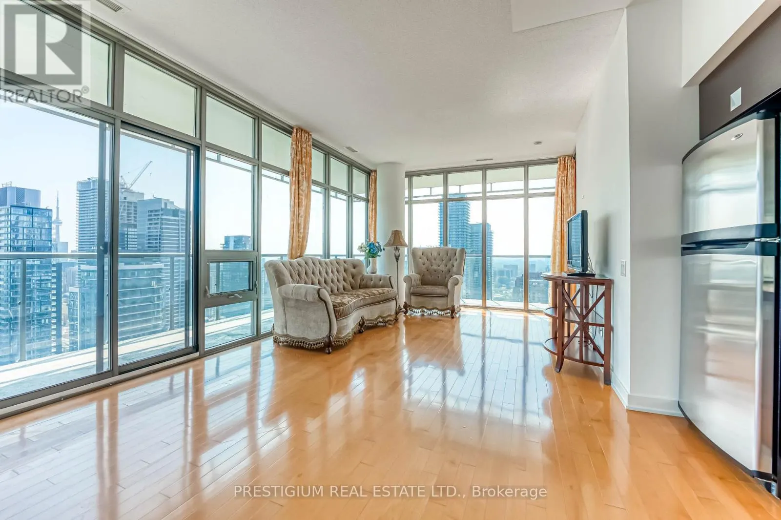 3704 - 33 CHARLES STREET E