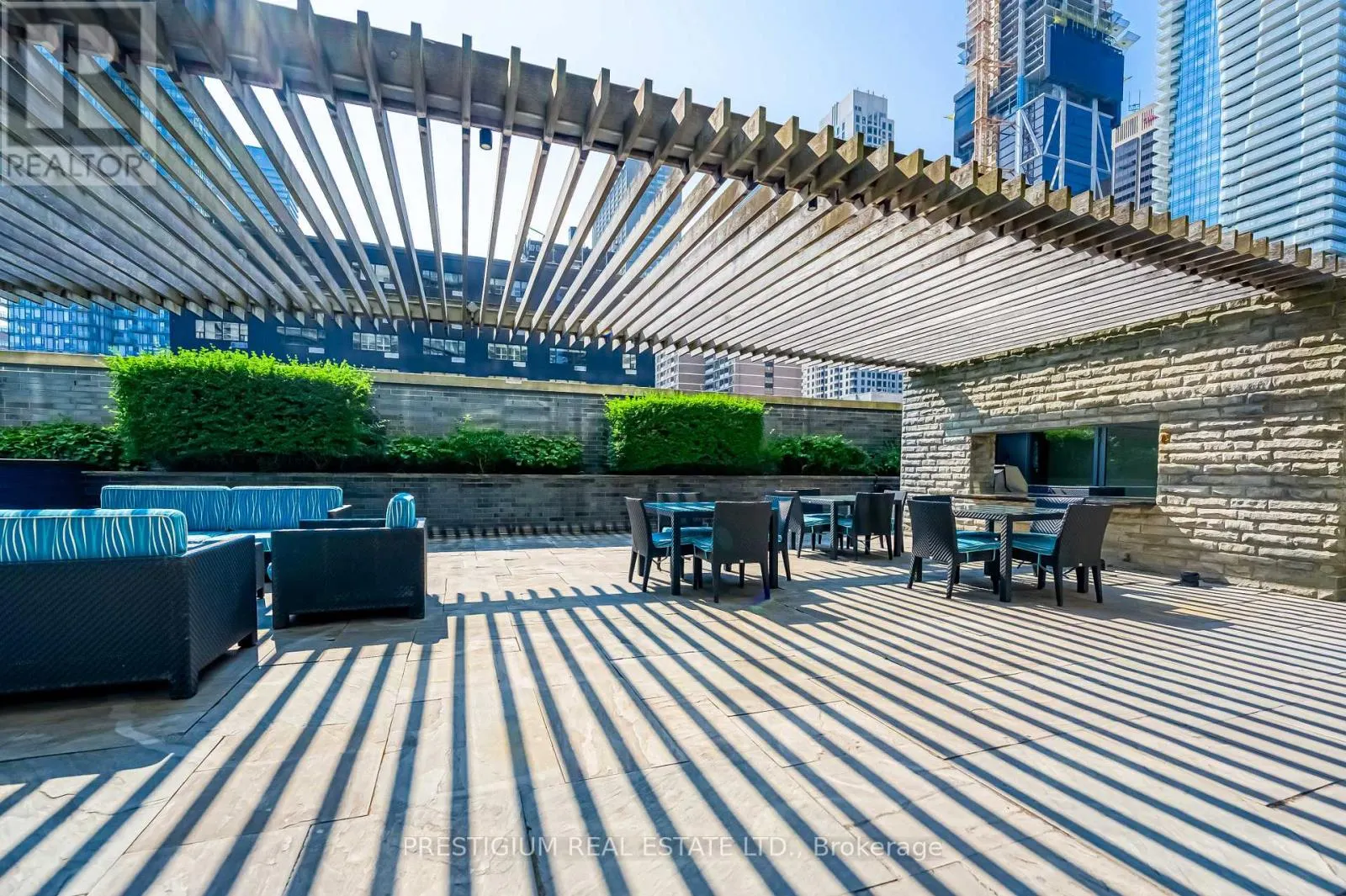 3704 - 33 CHARLES STREET E