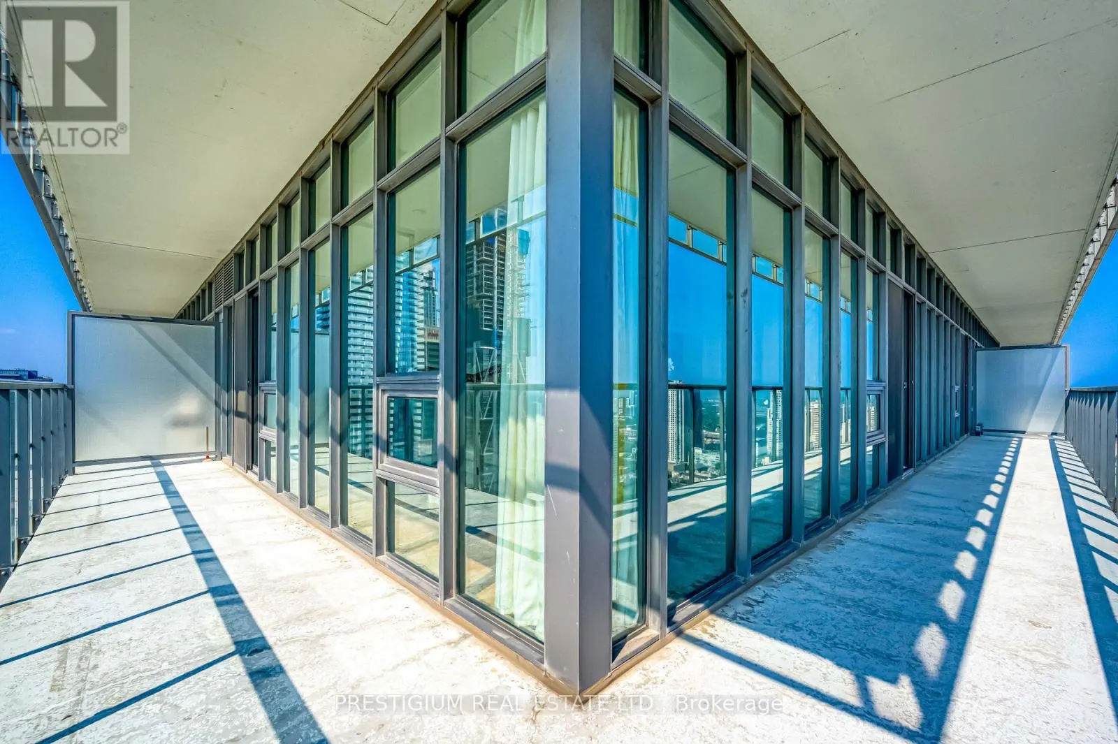 3704 - 33 CHARLES STREET E