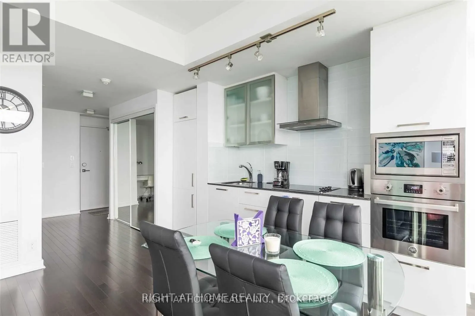 5512 - 14 YORK STREET