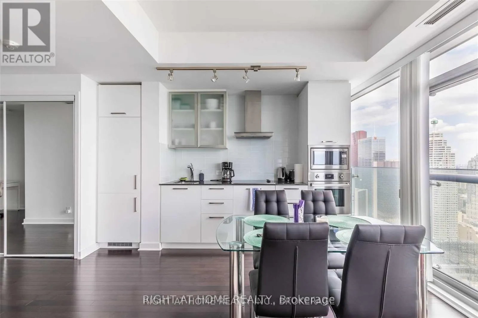 5512 - 14 YORK STREET