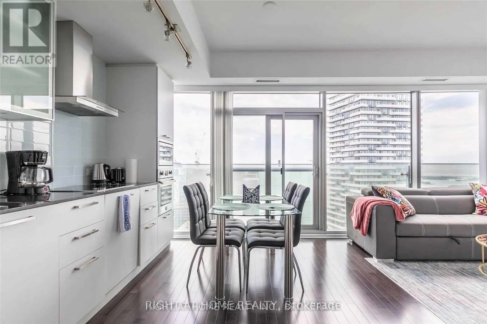 5512 - 14 YORK STREET