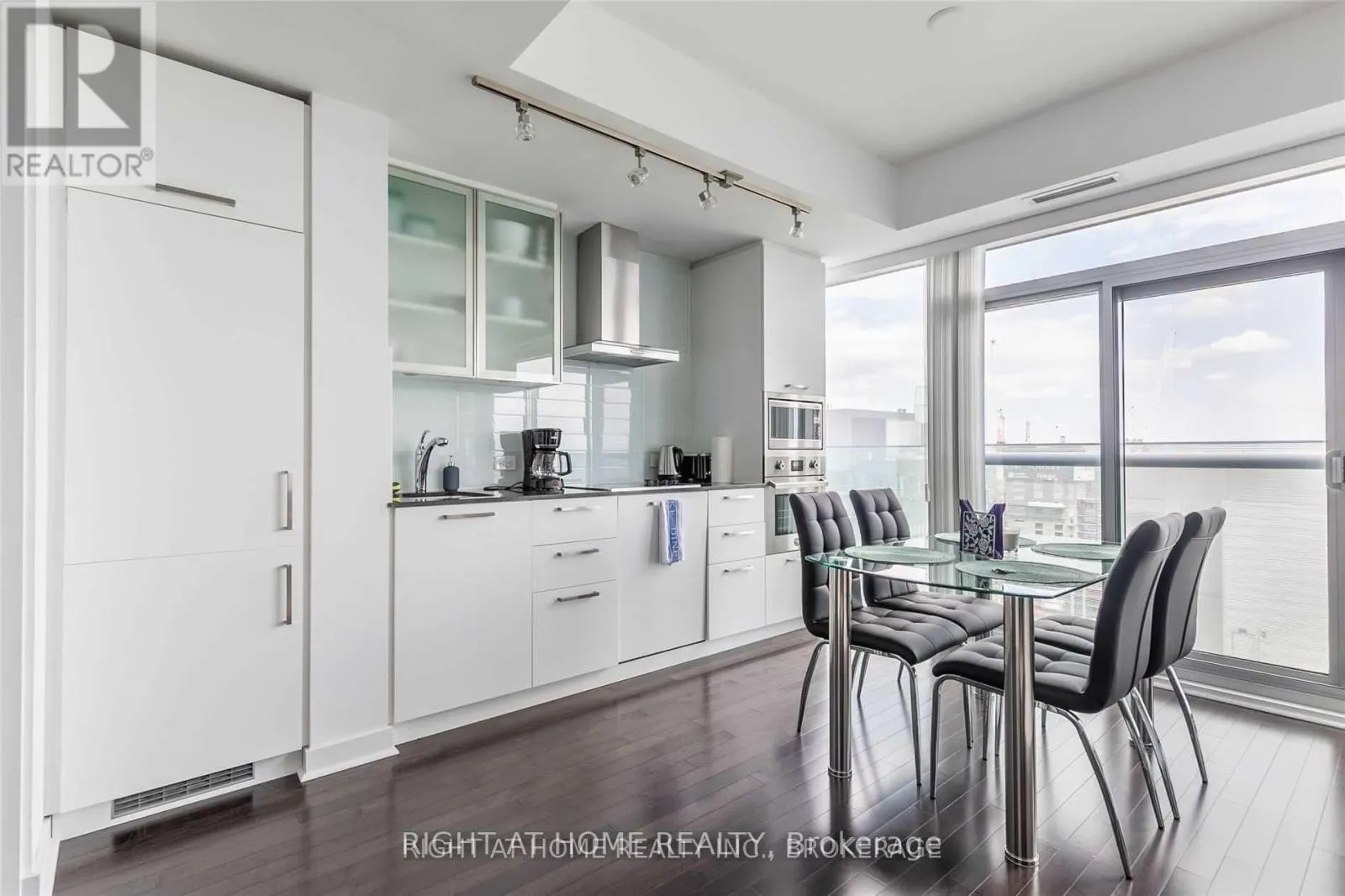 5512 - 14 YORK STREET