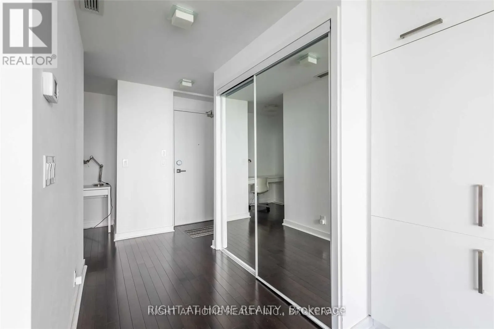 5512 - 14 YORK STREET