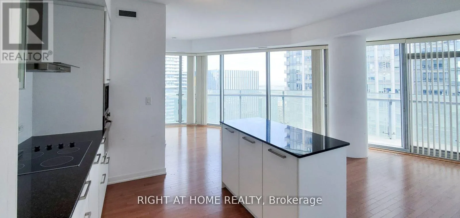 4702 - 12 YORK STREET