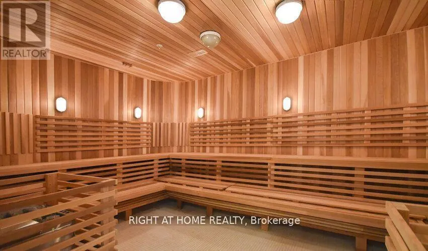 4702 - 12 YORK STREET