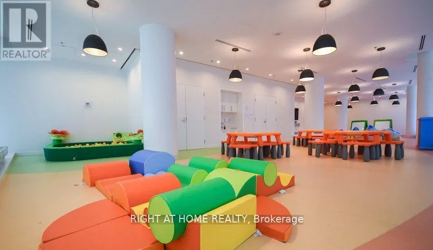 4702 - 12 YORK STREET