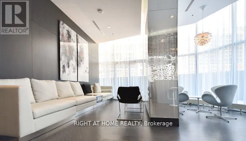 4702 - 12 YORK STREET