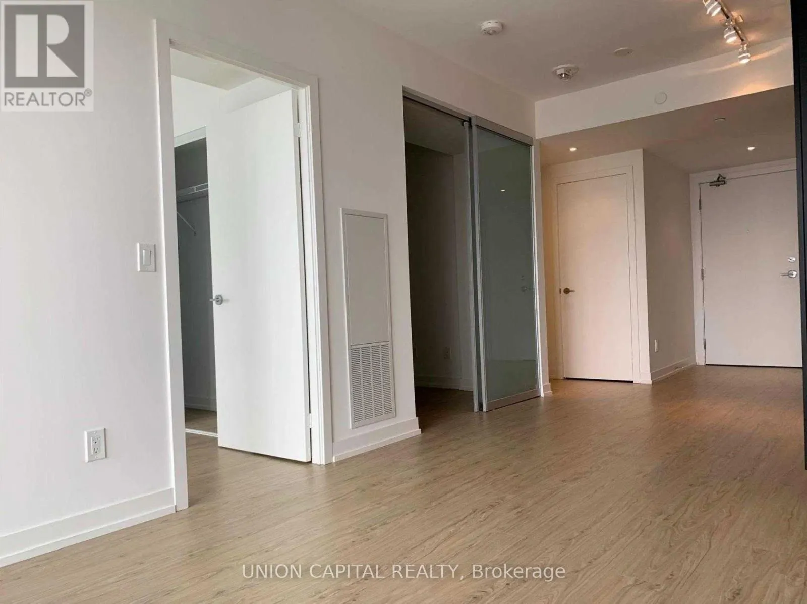 3918 - 85 WOOD STREET