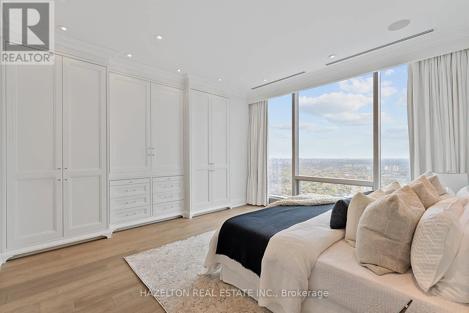 4802 - 50 YORKVILLE AVENUE