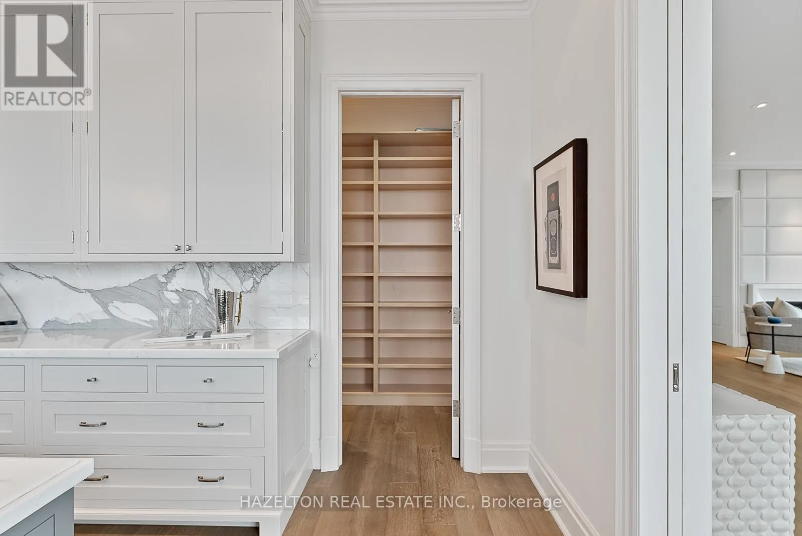 4802 - 50 YORKVILLE AVENUE