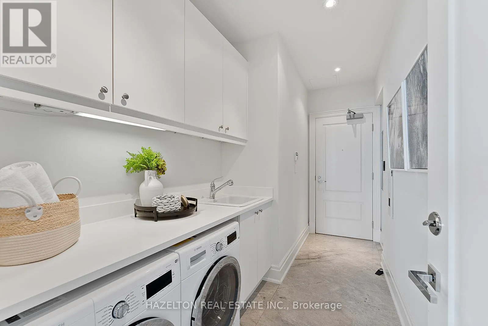 4802 - 50 YORKVILLE AVENUE