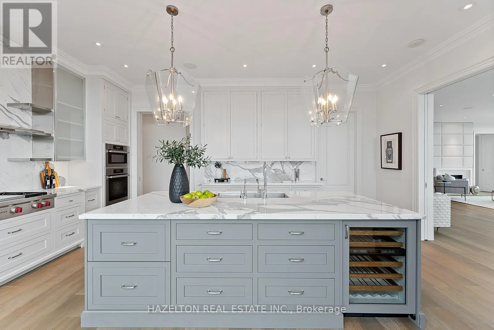 4802 - 50 YORKVILLE AVENUE