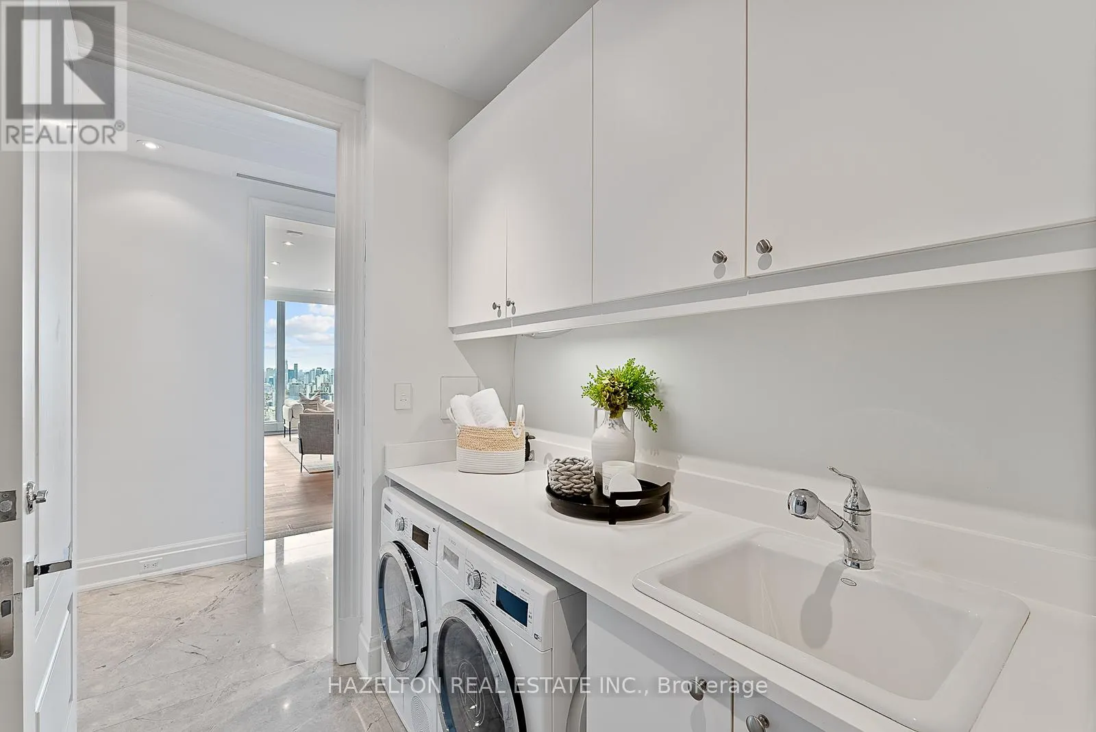 4802 - 50 YORKVILLE AVENUE