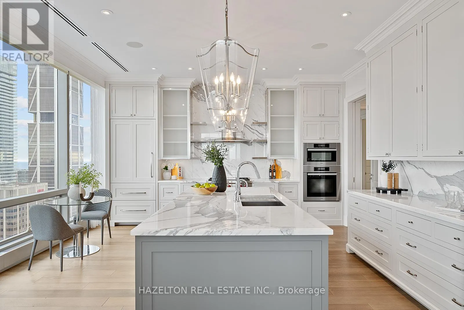 4802 - 50 YORKVILLE AVENUE